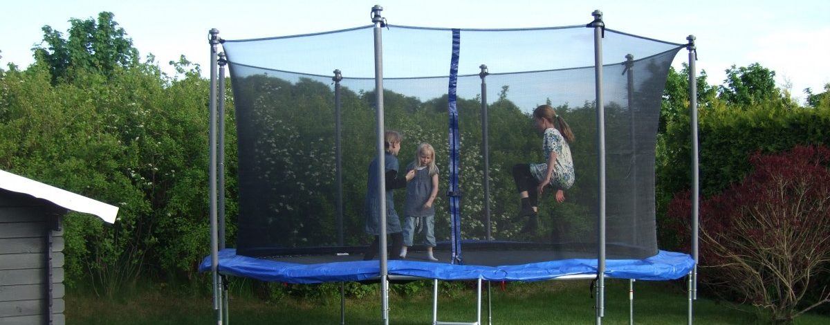 Stor havetrampolin - Vi tester 8 store trampoliner til haven